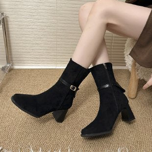 Damen nan halbhohe Stiefeletten mit spitzer Zehenpartie, seitlichem Reißverschluss, Ziergurt und komfortablem Blockabsatz R&B