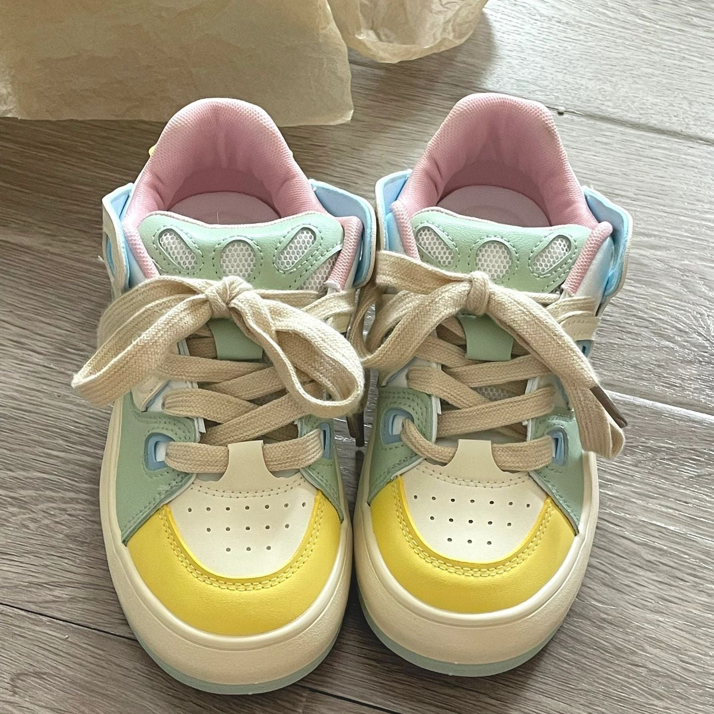 Damen Sportliche Sneakers mit innovativen Farbakzenten und atmungsaktiven Elementen R&B