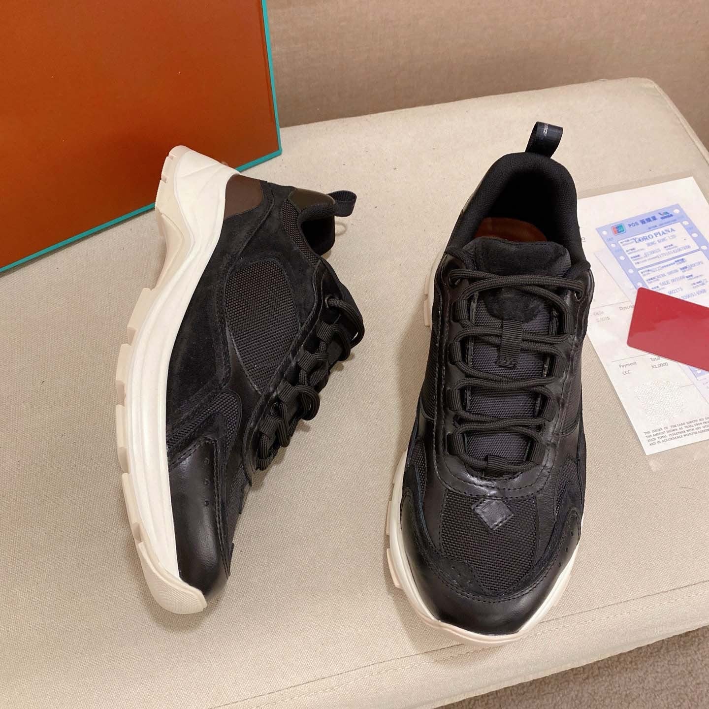 Damen sportive Freizeitsneakers mit atmungsaktiver Oberflächenstruktur und dämpfender Sohle R&B