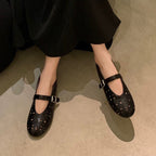 Damen Modische Slipper mit dekorativem Lochmuster