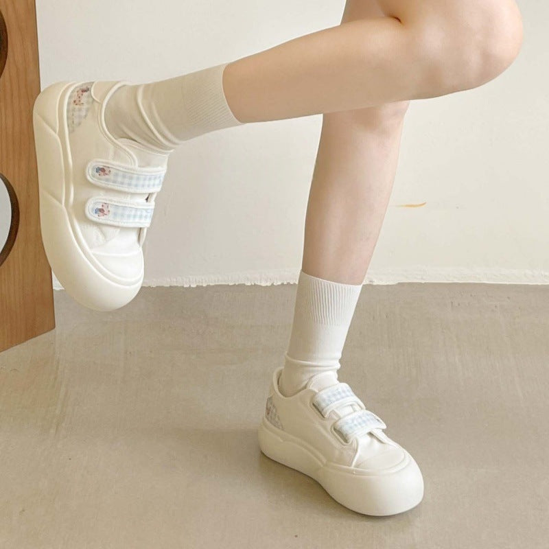 Damen Plattform-Sneaker mit praktischem Klettverschluss und verspielten Applikationen