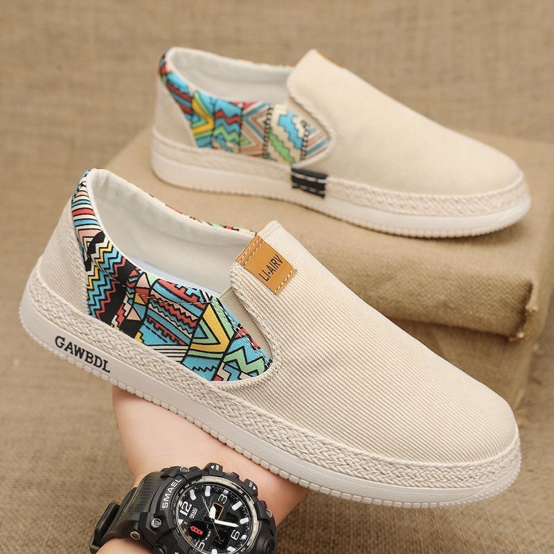 Damen Slip-On Sneakers mit buntem Muster und bequemem Innenfutter