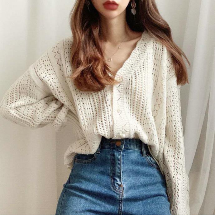 Damen Grobstrickpullover mit modischem V-Ausschnitt und Knopfdetails R&B