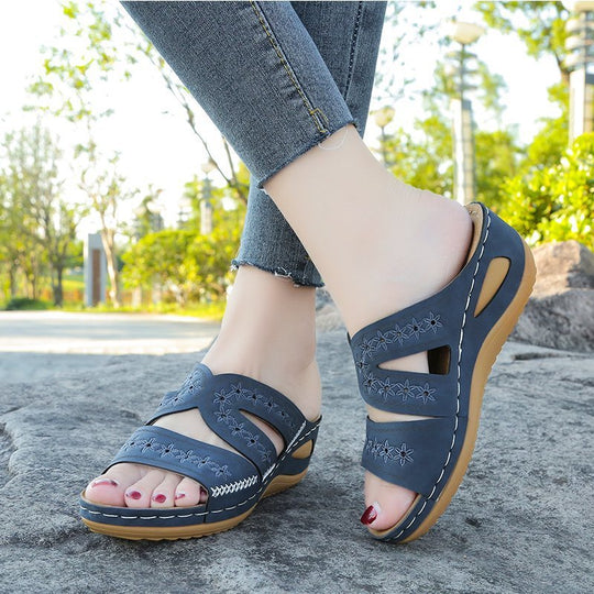 Damen Komfortable Sandalen mit floralem Schnitt und gepolstertem Fußbett R&B