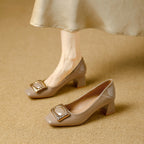 Damen elegante Lackpumps mit dekorativer Schnalle