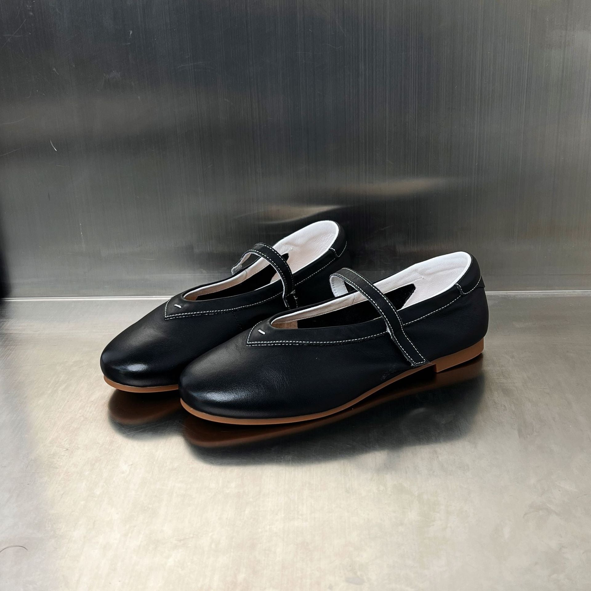 Damen elegante Slipper mit verstellbarem Riemen und weicher Innensohle R&B