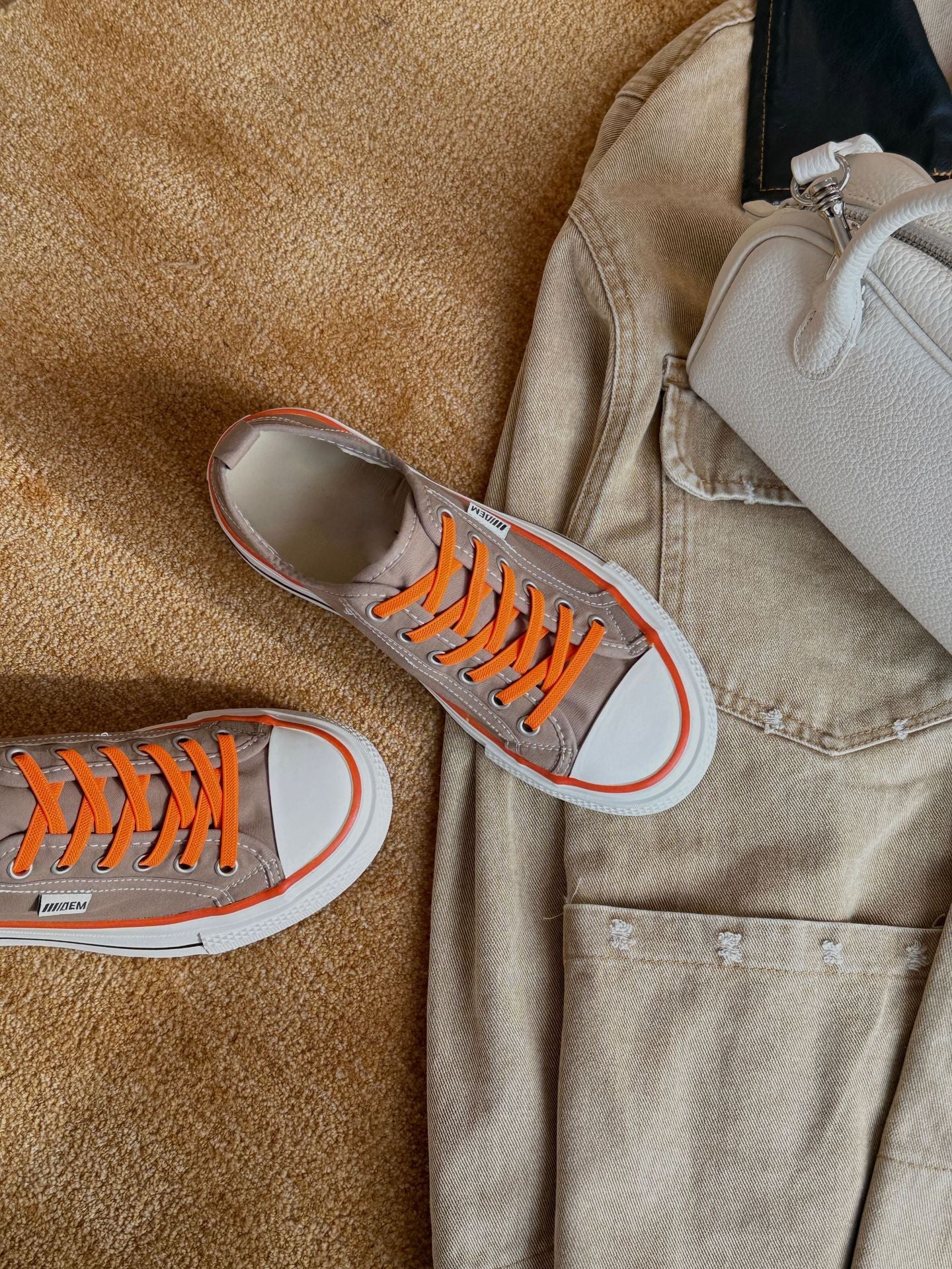Damen Modische Sneakers im lässigen Stil mit auffälligen Schnürsenkeln