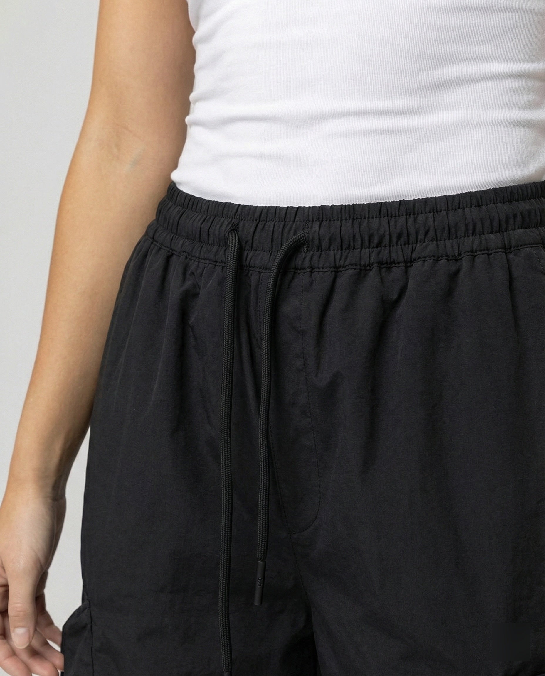 Damen lässige Utility-Palazzohose mit hohem Komfortbund, aufgesetzten Mehrfachtaschen und abgesteppten Kniefalten R&B