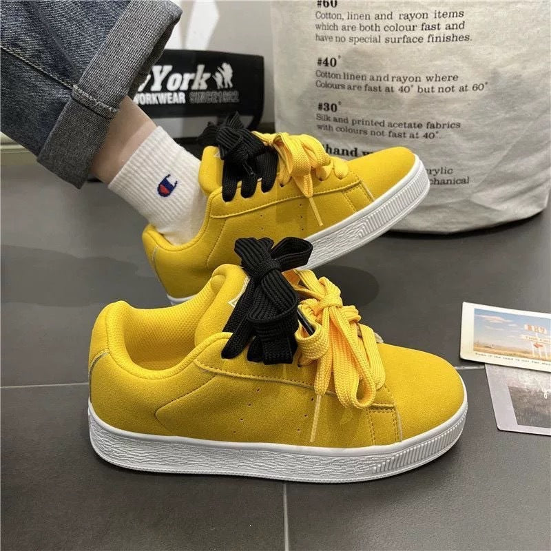 Damen Sneakers im sportlichen Stil mit hochwertiger Oberflächenstruktur