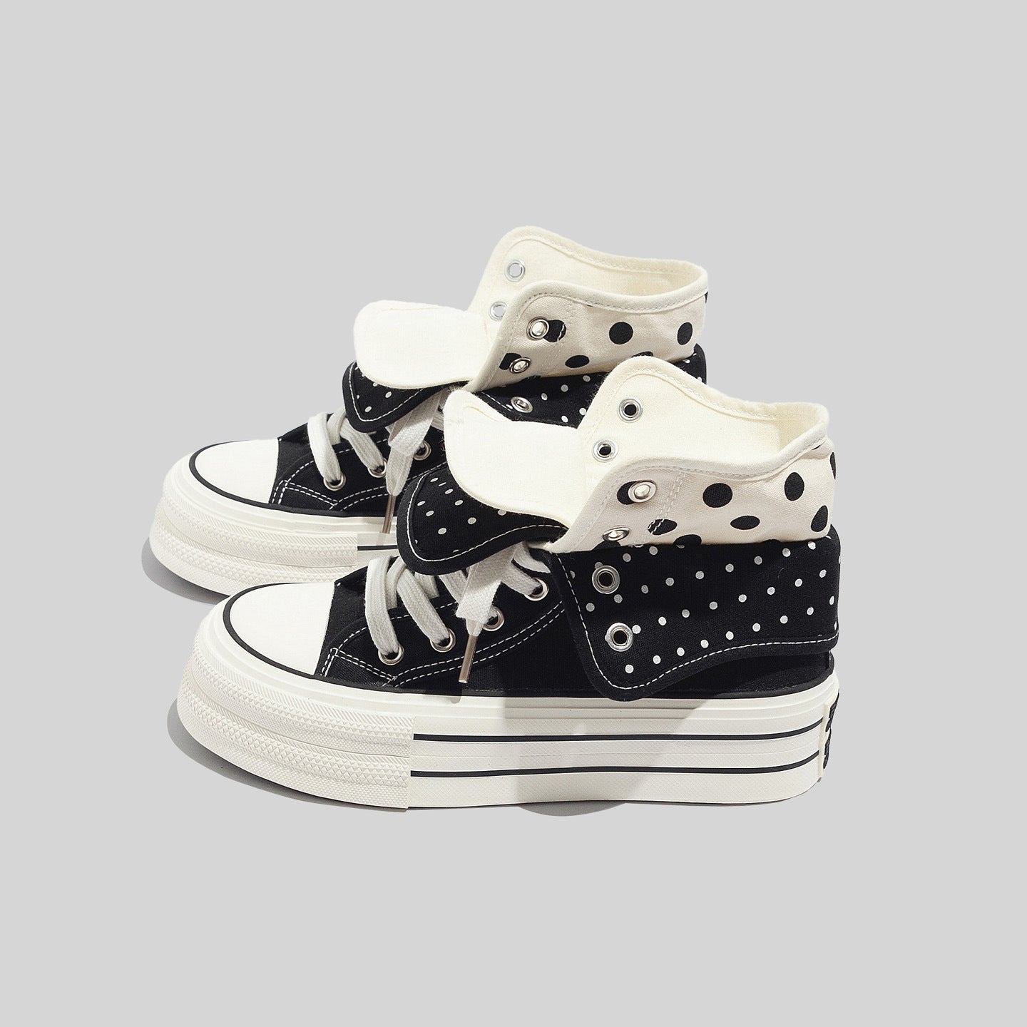 Damen Sneakers mit ausdrucksvoller Klappfunktion und modischem Punktemuster