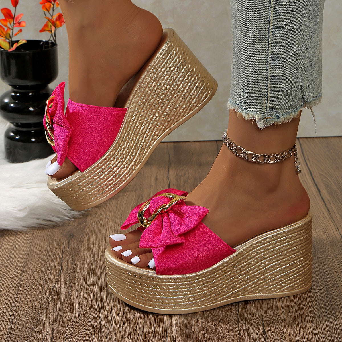 Damen Wedge-Pantoletten mit großem Schleifen-Detail und goldenem Akzent R&B