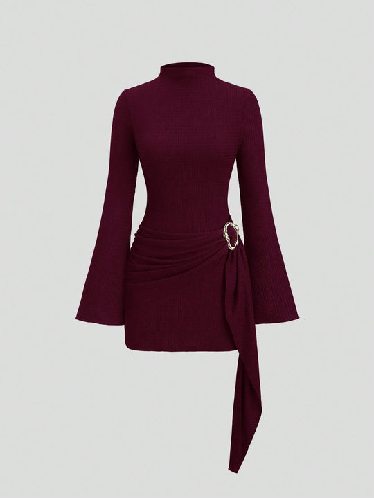 Damen nan figurbetontes Strick-Minikleid mit Stehkragen, Trompetenärmeln und seitlichem Drapé mit Zierring R&B