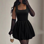 Damen ausgestelltes Cocktailkleid mit modernem quadratischen Ausschnitt und fließendem Rock R&B