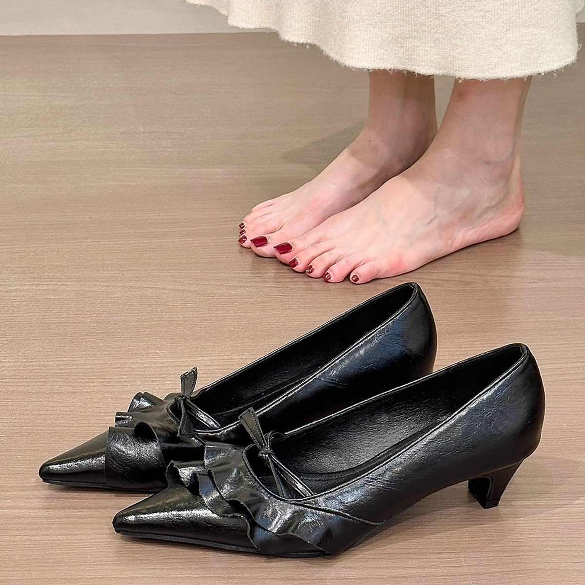 Damen elegante spitze Pumps mit Rüschendetail R&B
