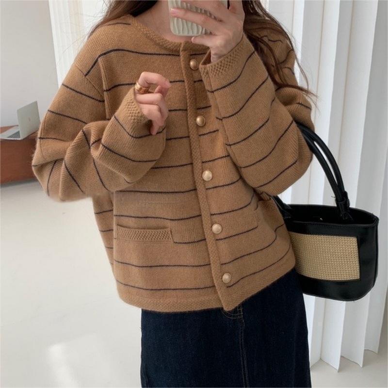 Damen gemütlicher Cardigan mit feinen Streifen und praktischen Taschen R&B