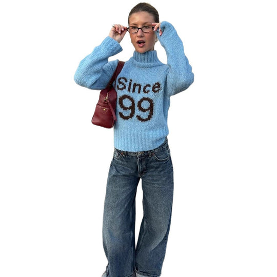 Damen Oversized Strickpullover mit hohem Kragen und einzigartigem Schriftzug R&B