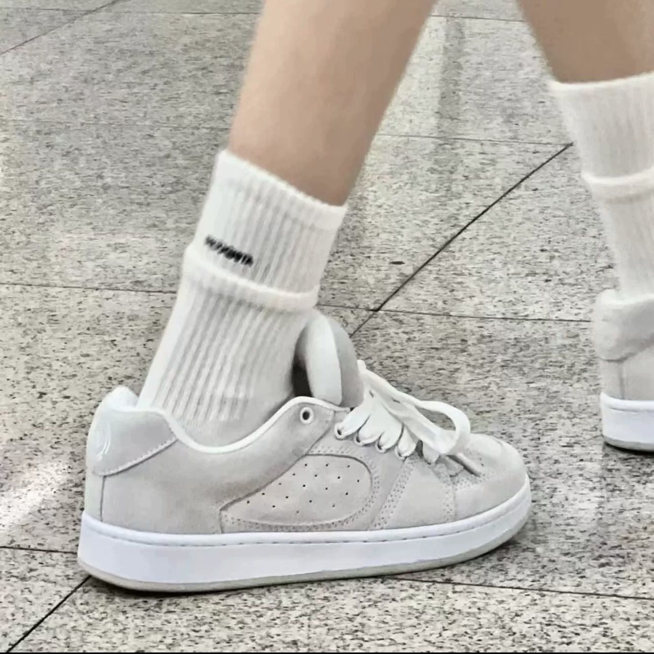Damen Modische Sneakers mit hochwertiger Wildleder-Oberfläche und weichem Fußbett