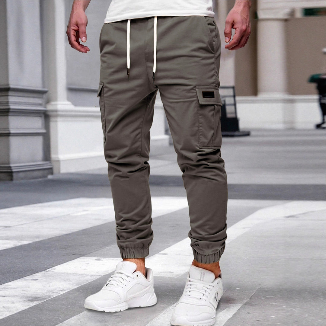 Herren nan tapered Freizeit-Cargohose mit aufgesetzten Klapptaschen, Tunnelzugbund und elastischen Beinabschlüssen R&B