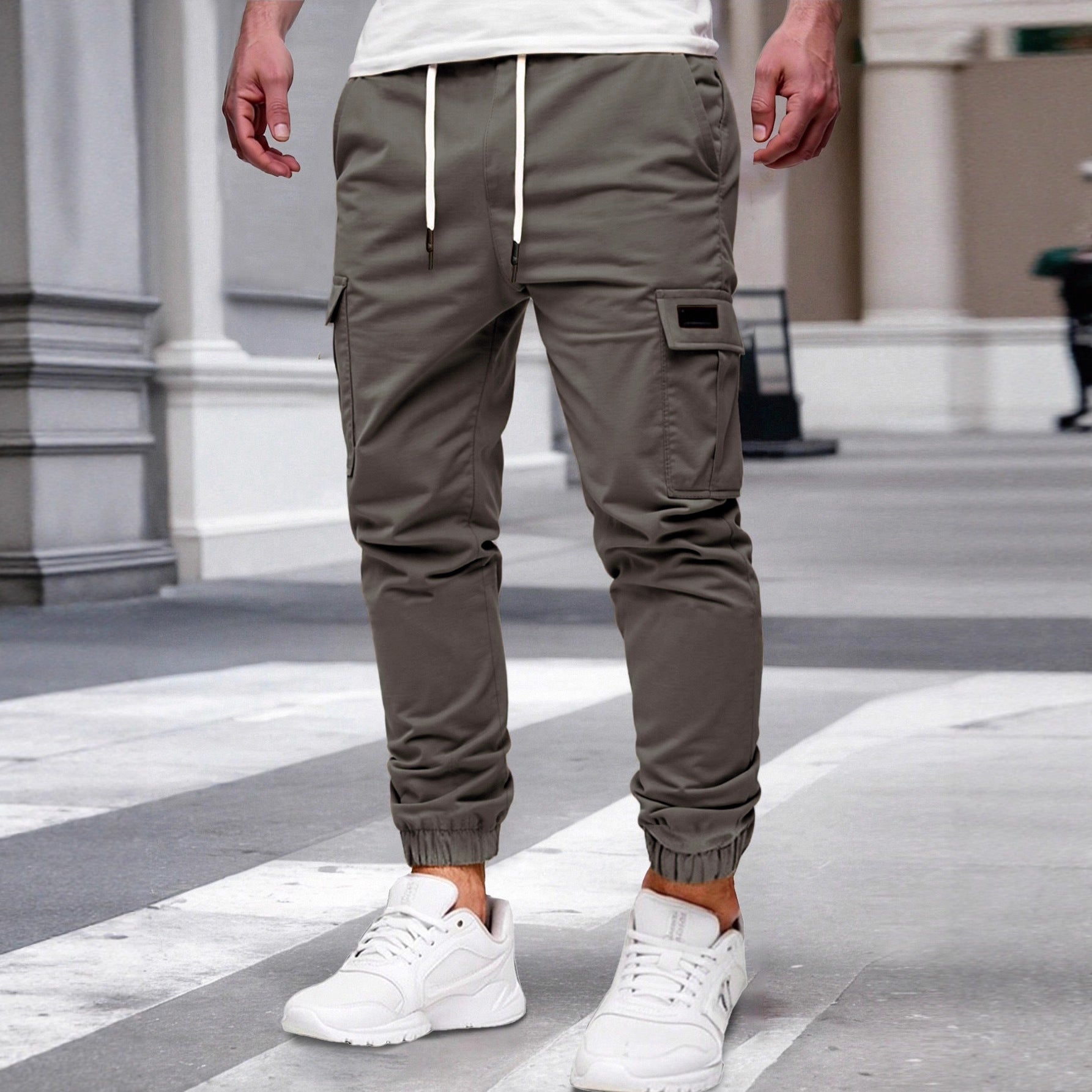 Herren nan tapered Freizeit-Cargohose mit aufgesetzten Klapptaschen, Tunnelzugbund und elastischen Beinabschlüssen R&B
