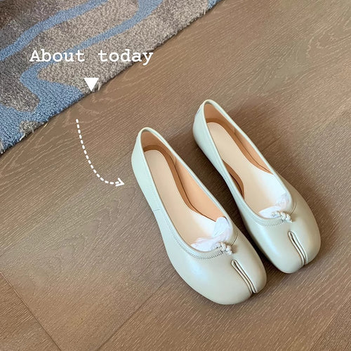 Damen Ballerinas mit glänzender Oberflächenstruktur und zierlicher Schleifenverzierung R&B