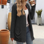 Damen Strickjacke mit elegantem Rippmuster und großzügigen Taschen
