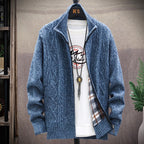 Herren Strickjacke mit Kunstlederdetails und hohem Kragen