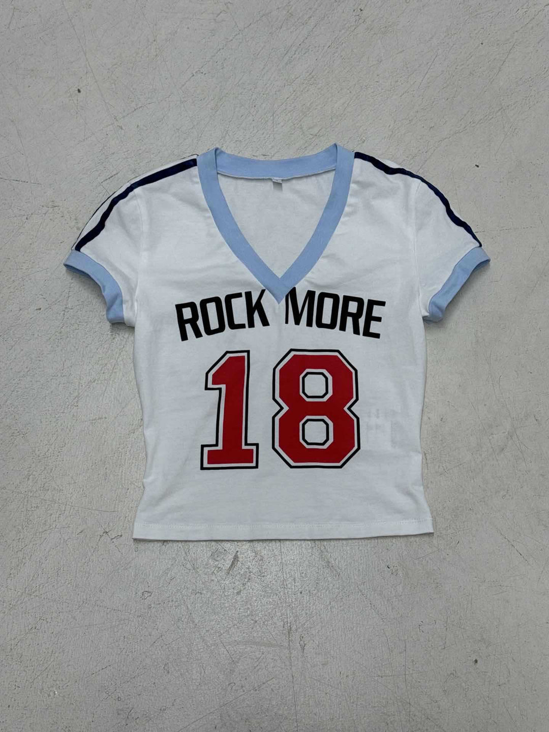 Damen V-Ausschnitt Kurzarm-Shirt mit sportlichem Statement-Druck R&B