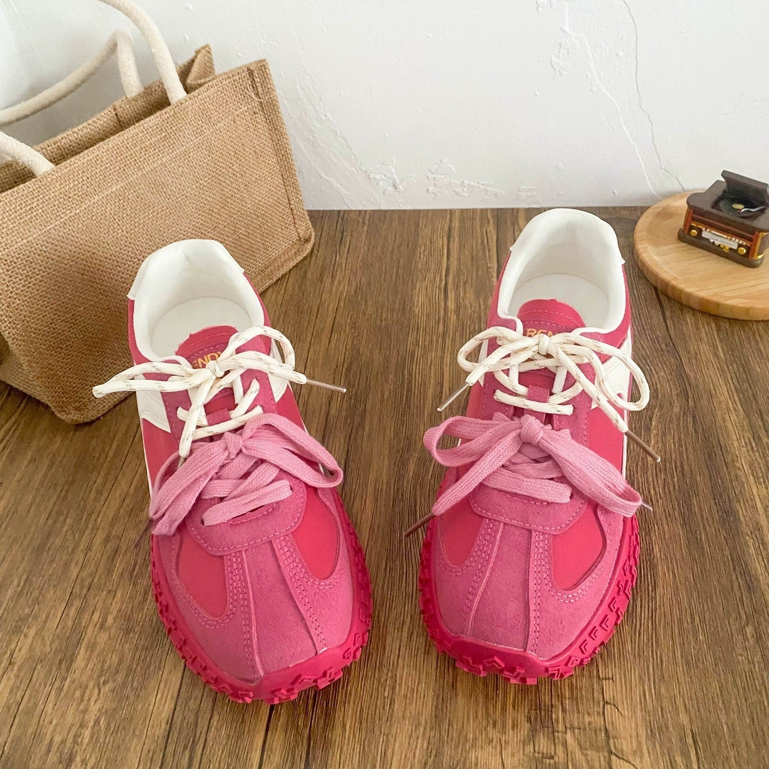 Damen Athletische Sneaker mit dämpfender Sohle und ergonomischem Design R&B