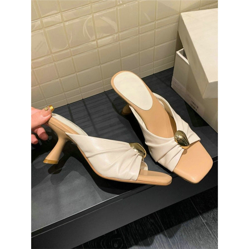 Damen elegantes Mules mit Raffungen und schickem Schmuckdetail R&B