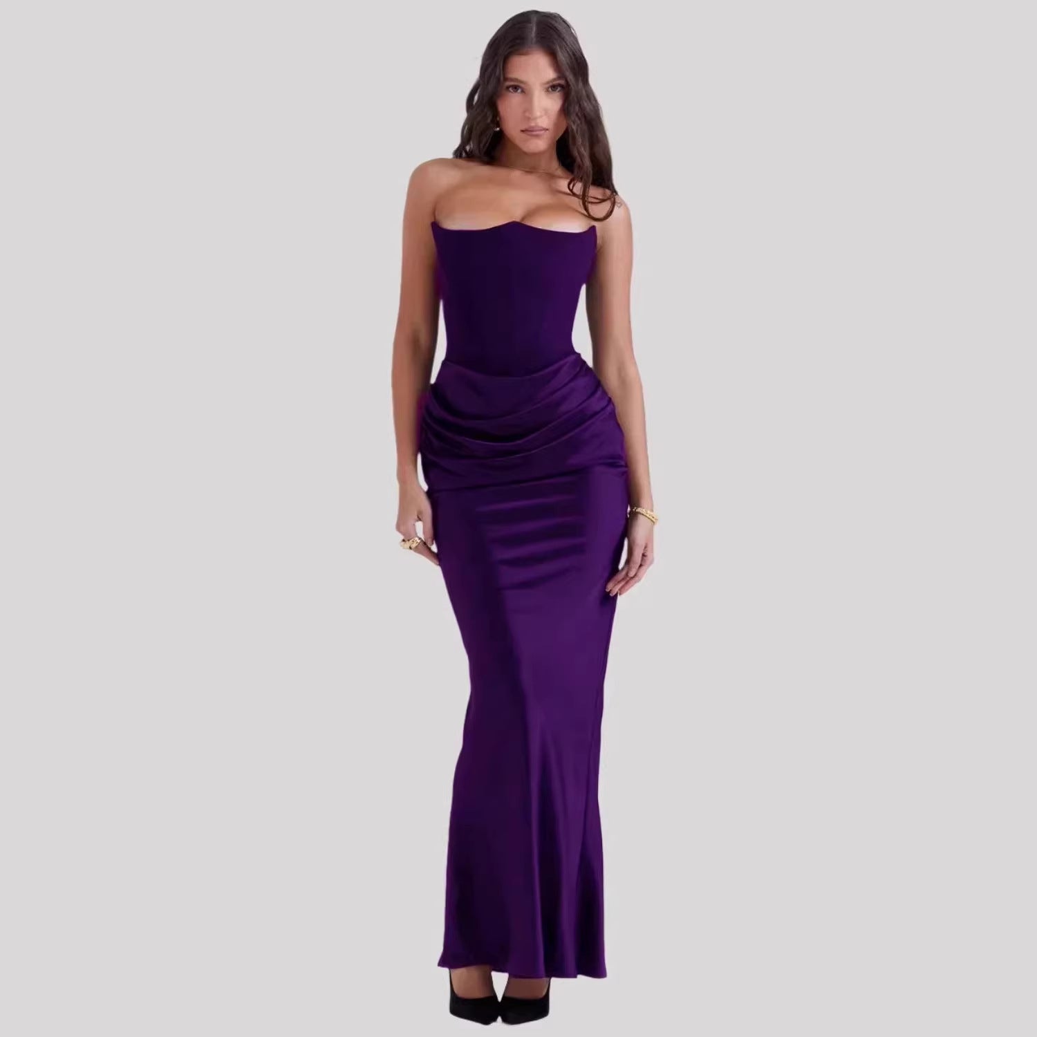 Damen Elegantes Abendkleid mit tiefem Dekolleté und drapierten Details R&B