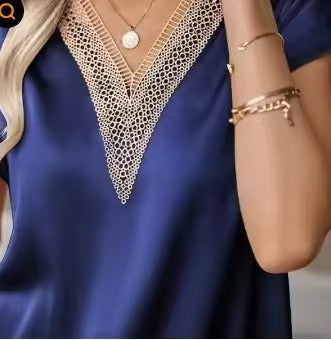 Damen Satin Bluse mit elegantem V-Ausschnitt und raffinierten Spitzenakzenten R&B