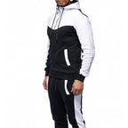 Herren Sportanzug mit Kapuze und seitlichen Taschen