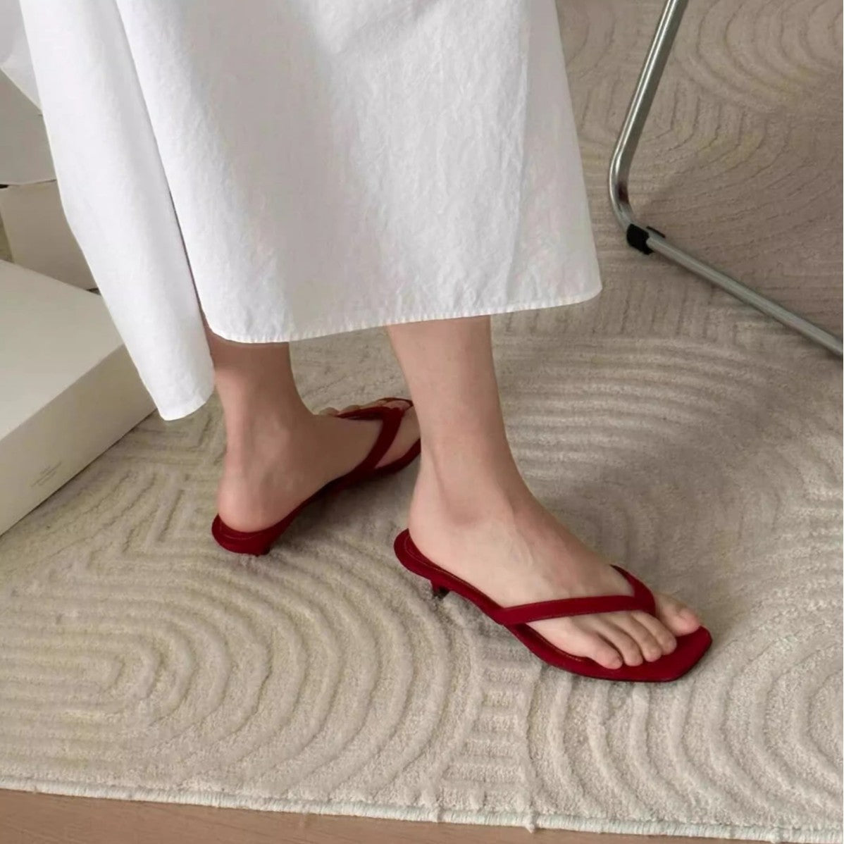 Damen elegante Strandsandalen mit schmalen Riemen von