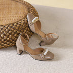 Damen elegante Mary Jane Pumps mit modischem Perlen- und Kettendetail