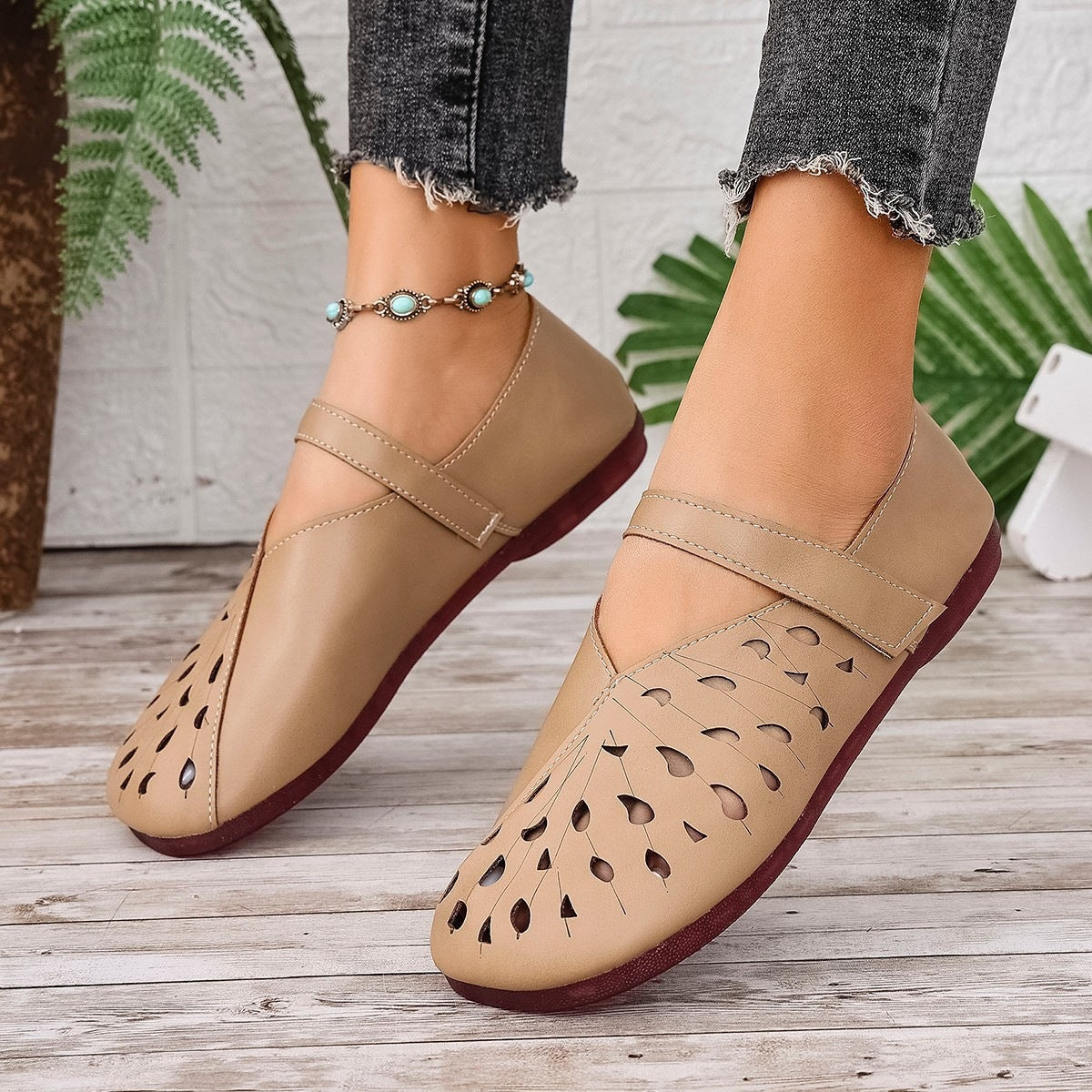Damen bequeme Schlupfsandalen mit durchbrochenem Design R&B