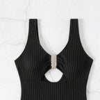 Damen Einteiler Badeanzug mit modischen Cut-Outs und elegantem Ringdetail