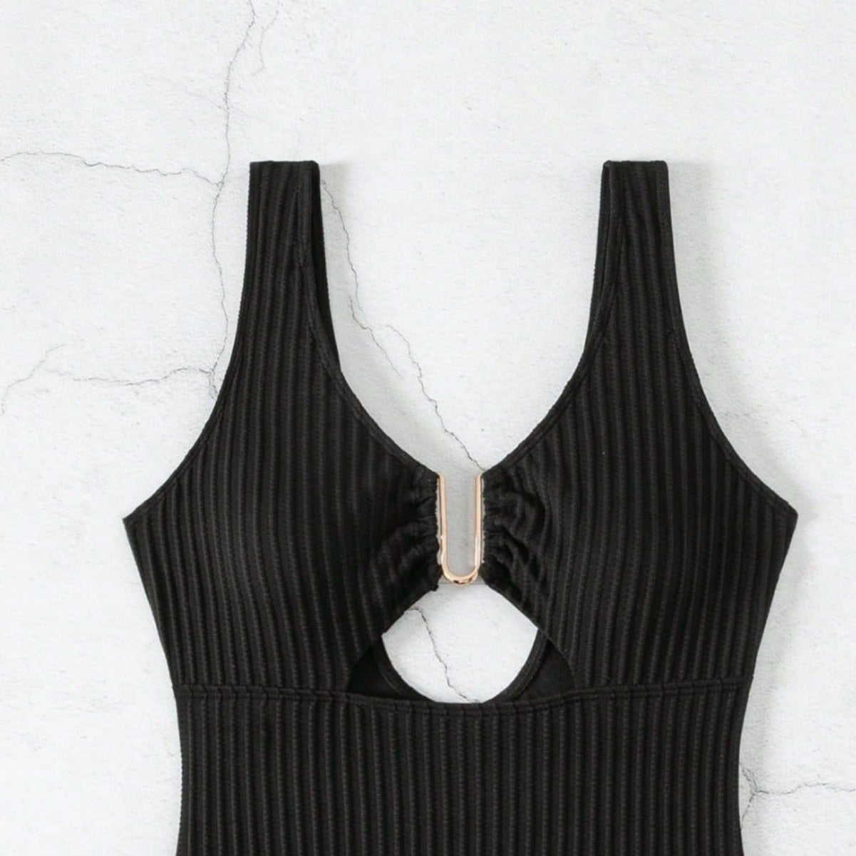 Damen Einteiler Badeanzug mit modischen Cut-Outs und elegantem Ringdetail