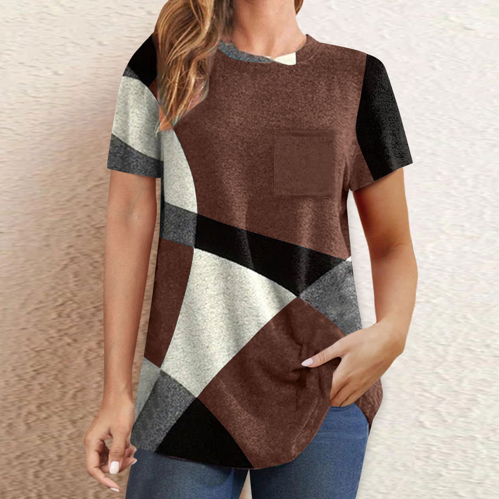Damen T-Shirt mit modernem geometrischen Design und praktischer Brusttasche R&B