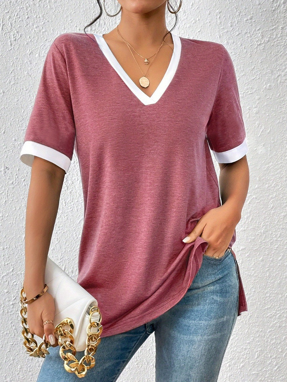 Damen V-Ausschnitt T-Shirt mit modischen Akzenten und bequemen Schnitt R&B