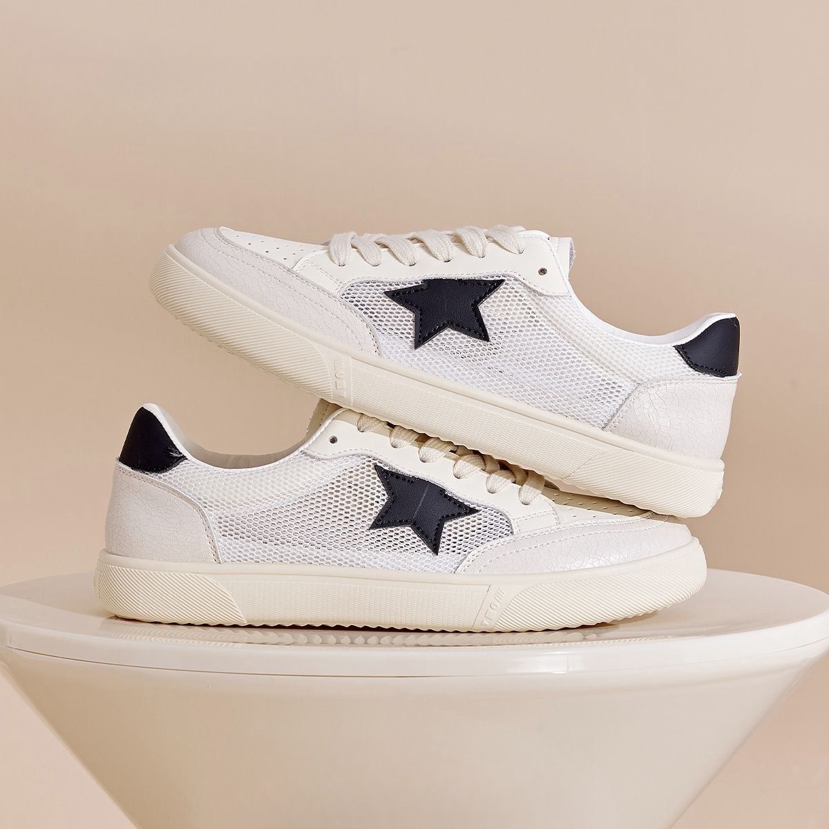 Damen Sneaker mit atmungsaktivem Mesh und stilvollem Sternen-Design