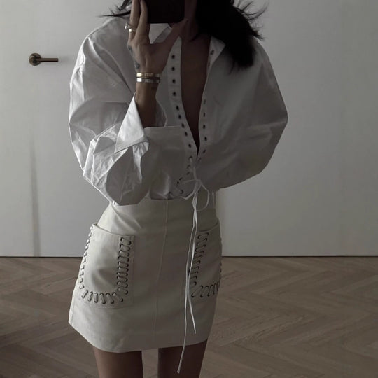 Damen Bluse mit eleganter Schnürung und modernem Kragen R&B