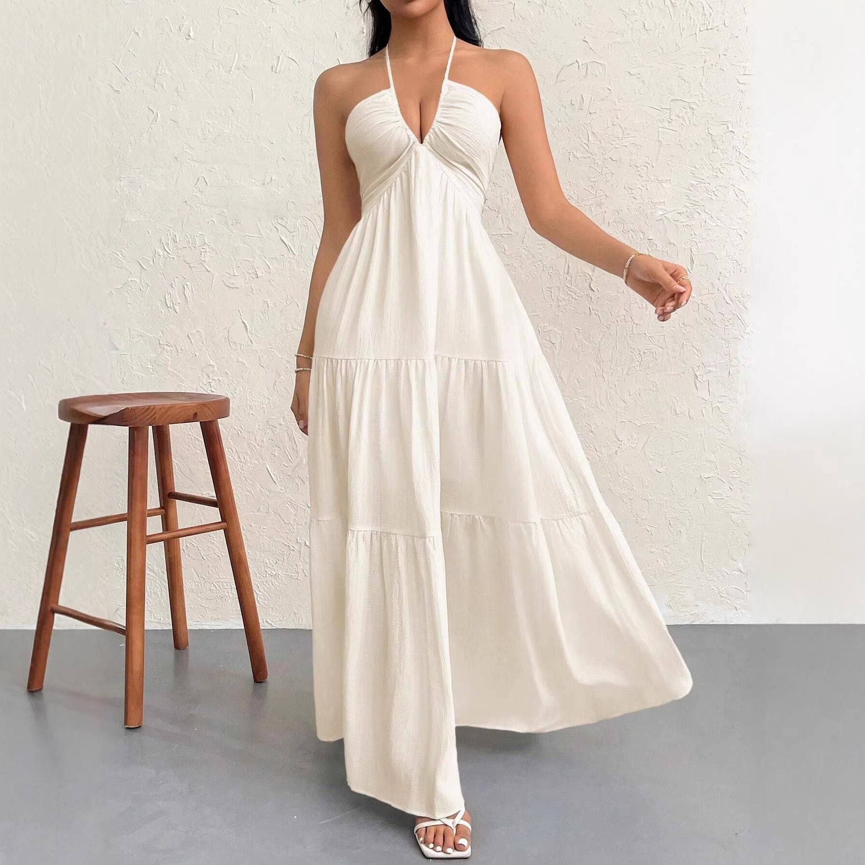 Damen Maxikleid mit tiefer Frontausschnitt und schwingendem Rock R&B