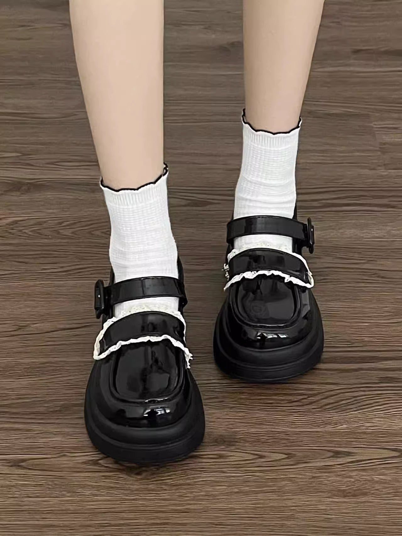 Damen Modische Ballerinas mit verstellbarem Riemen und elegantem Perlendetail R&B