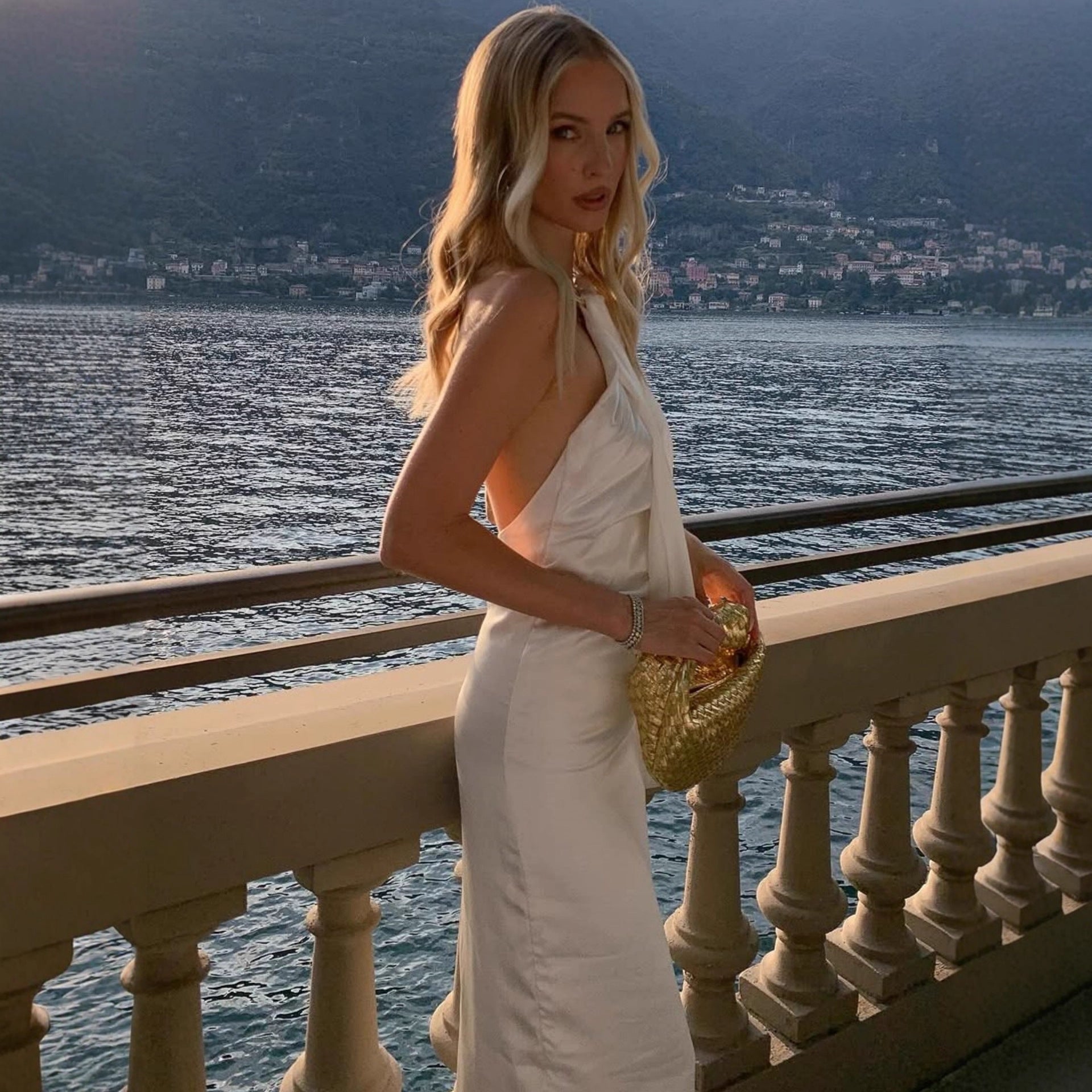 Damen Elegantes Maxikleid mit gerafftem Oberteil und hochwertigem Satinfinish R&B