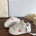 Damen Sportliche Sneakers mit einzigartigen Designelementen