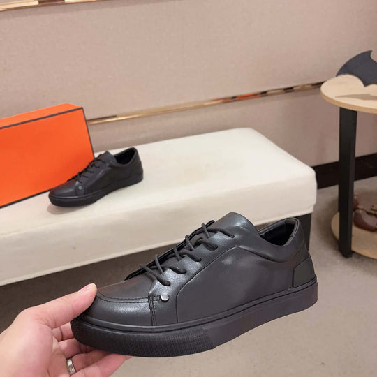 Damen Sneakers im minimalistischen Design mit hochwertigen Lederakzenten von R&B