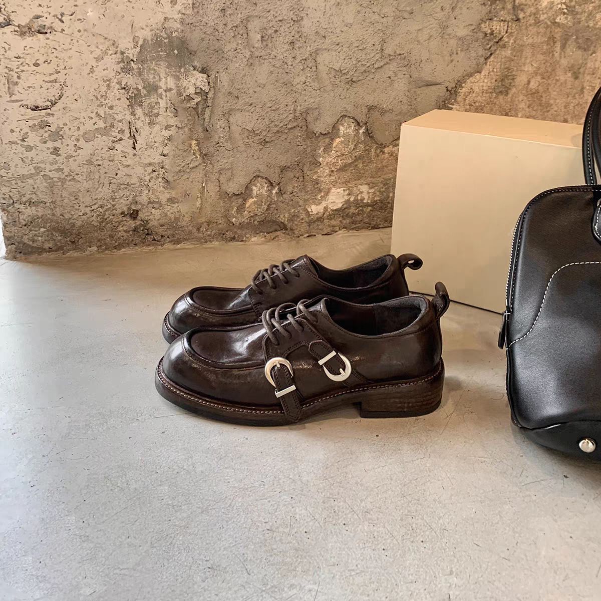 Herren Schnürstiefel mit Dekorativem Riemen von
