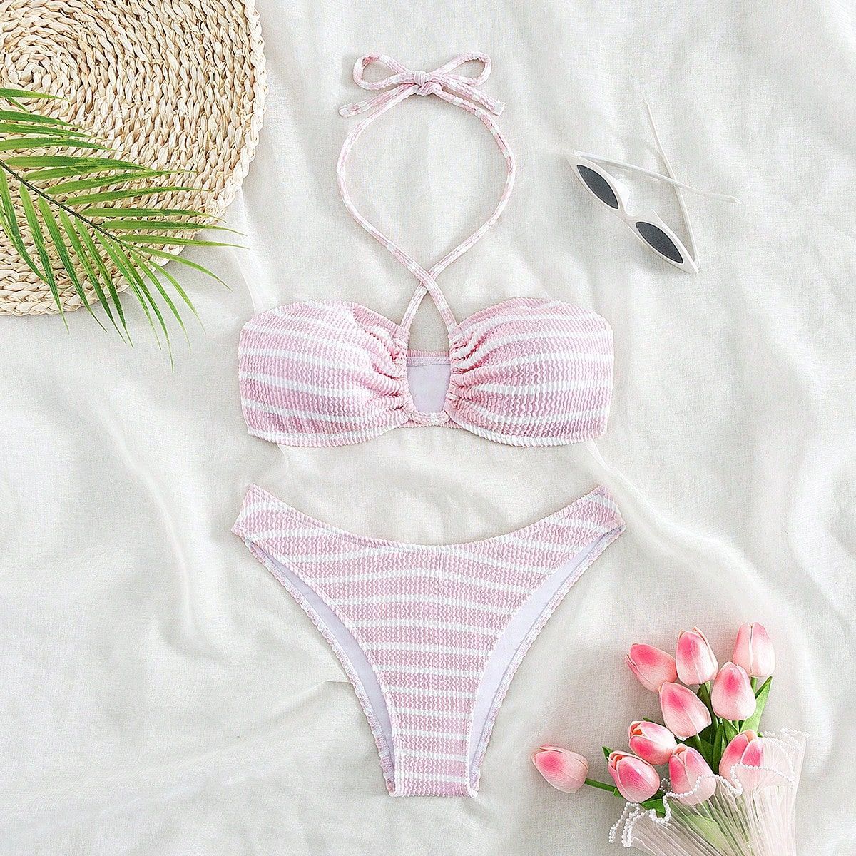 Damen Bandeau-Bikini mit verspieltem Schnitt und trendigen Bindändern
