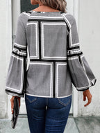 Damen Bluse mit eleganten Rüschendetails und modernem Muster R&B