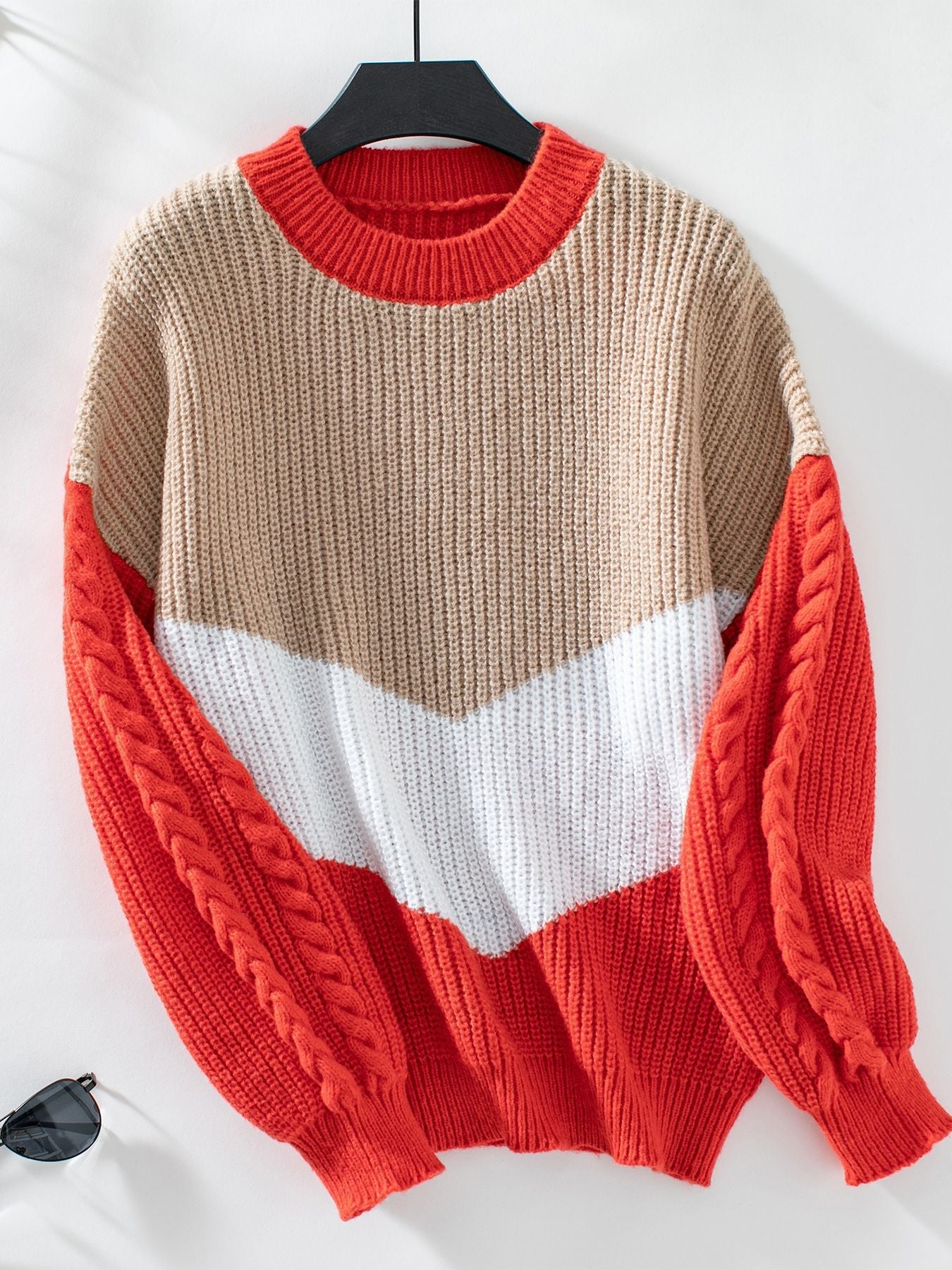 Damen Strickpullover mit modernen Farbblocklinien und Zopfmuster R&B